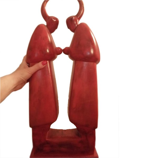 Skulptur von Mönchen rot